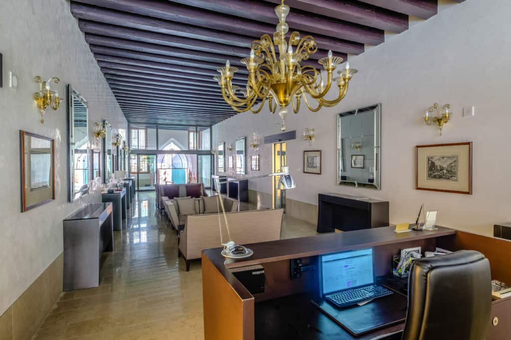 Right view of the palace reception - Palazzo Molin Massari Apartment Right view of the palace reception - Palazzo Molin Massari Apartment