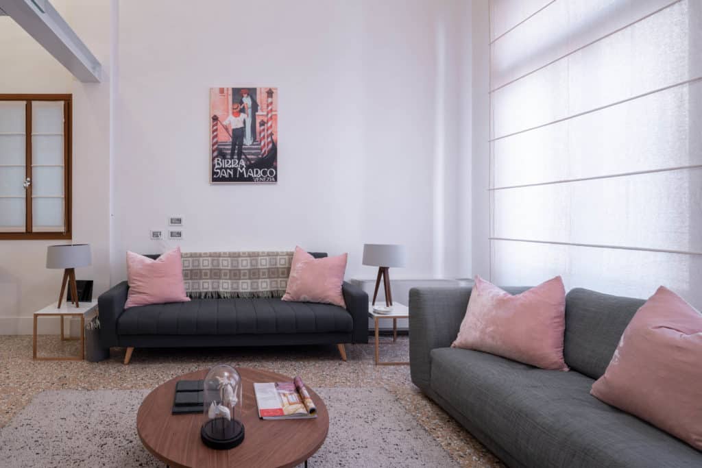 Modern sofas - Palazzo Molin Massari Apartment Modern sofas - Palazzo Molin Massari Apartment