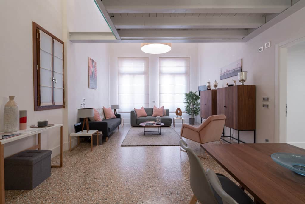 Large living room with modern furnishing - Palazzo Molin Massari Large living room with modern furnishing - Palazzo Molin Massari Apartment