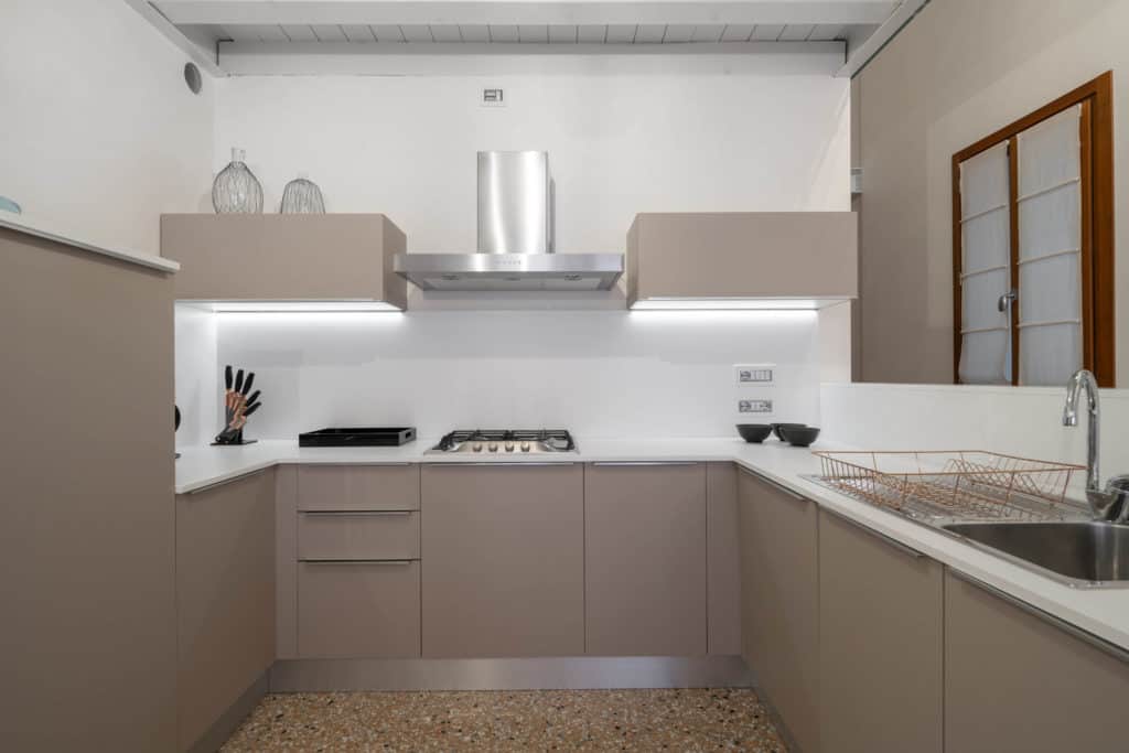 Large contemporary kitchen - Palazzo Molin Massari Apartment Large contemporary kitchen - Palazzo Molin Massari Apartment