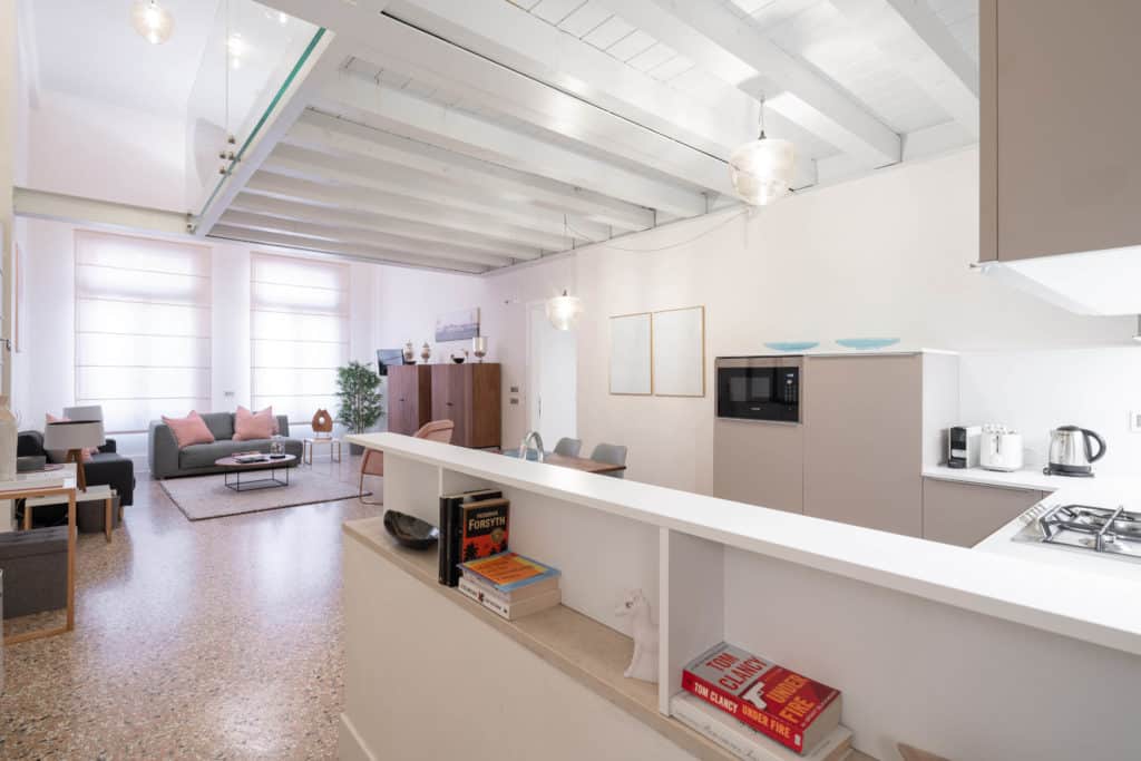 Entrance of the large living area - Palazzo Molin Massari Apartm Entrance of the large living area - Palazzo Molin Massari Apartment