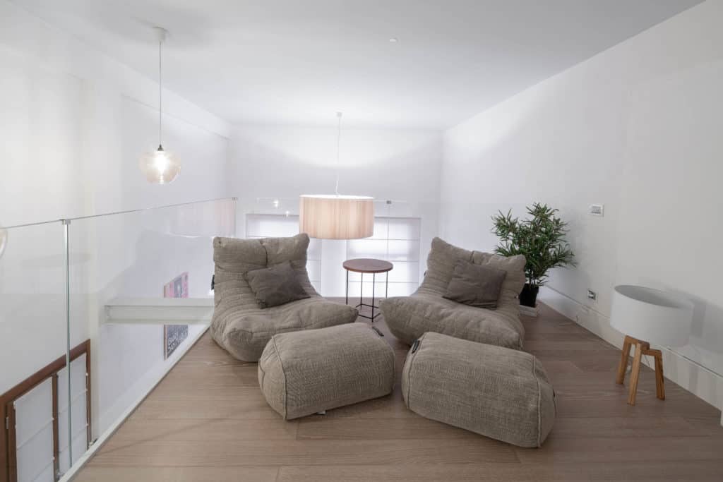 Lounge area with modern furnishing - Palazzo Molin Massari Apart Lounge area with modern furnishing - Palazzo Molin Massari Apartment