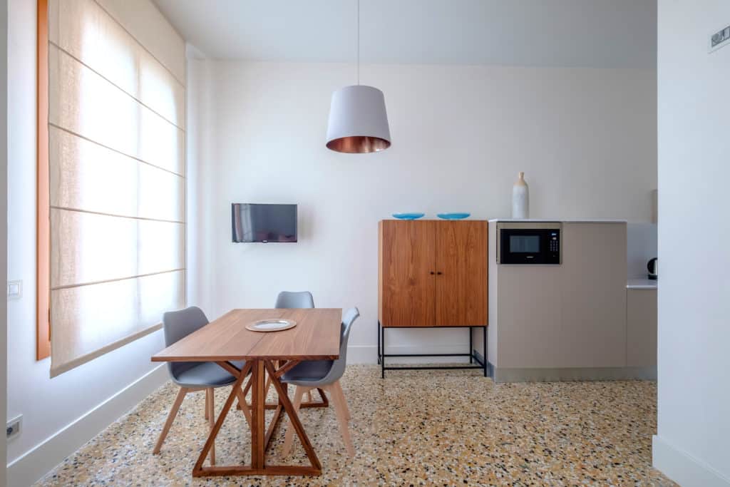Right view of the small dining table and modern furnishing - Palazzo Molin Tiziano Apartment Right view of the small dining table and modern furnishing - Palazzo Molin Tiziano Apartment