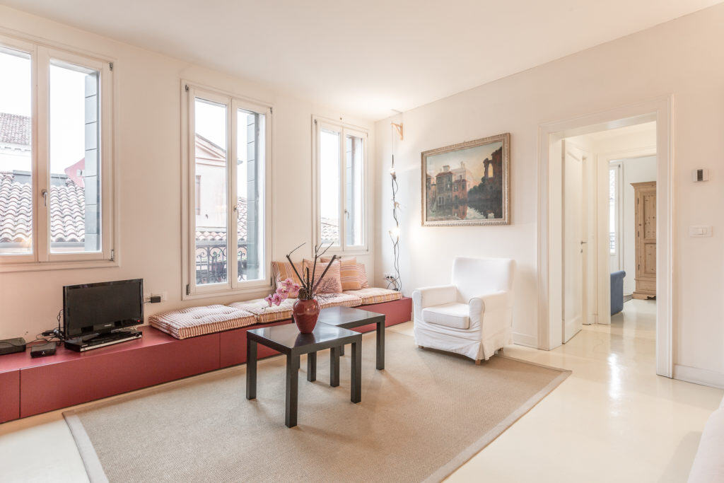 Luminous large living room with modern furnishing - Santa Marta Apartment Luminous large living room with modern furnishing - Santa Marta Apartment