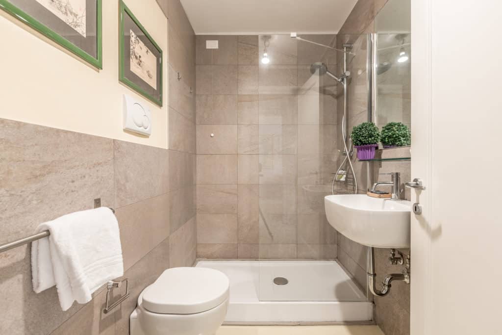 Small bathroom with large shower - Santa Marta Apartment Small bathroom with large shower - Santa Marta Apartment
