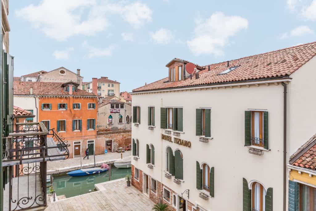Panoramic view of the Venetian buildings from the window - Santa Marta Apartment Panoramic view of the Venetian buildings from the window - Santa Marta Apartment