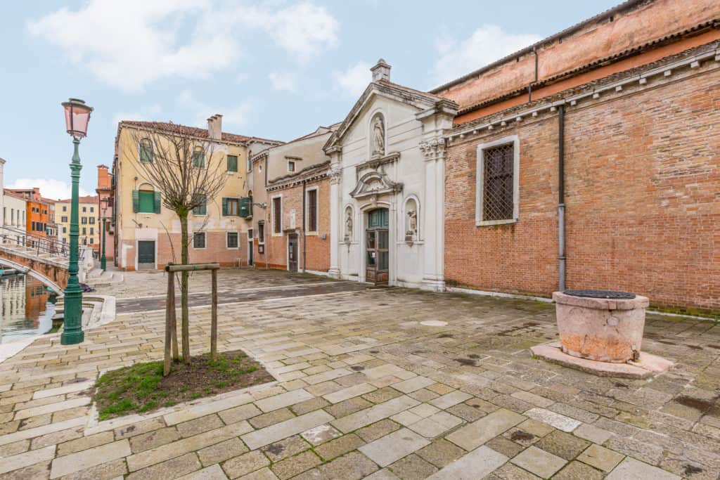 External court with church - Santa Marta Apartment External court with church - Santa Marta Apartment