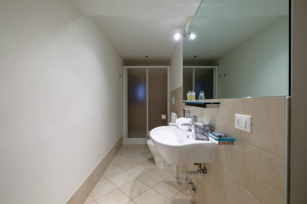 Bathroom with large shower and moden furnishing - The Lion's 1 Apartment Bathroom with large shower and moden furnishing - The Lion's 1 Apartment