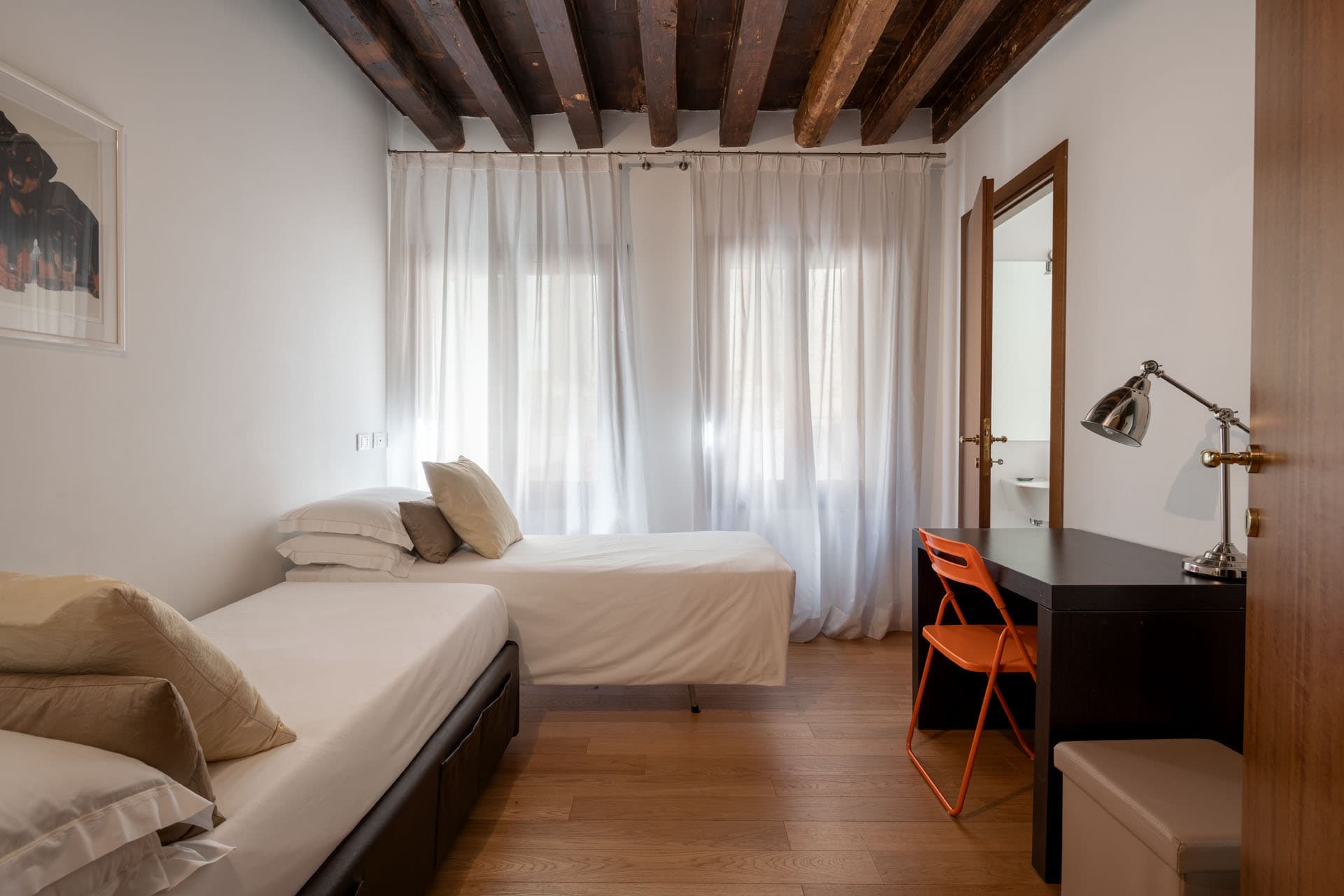 The Lion's House Apartment - Lion 2