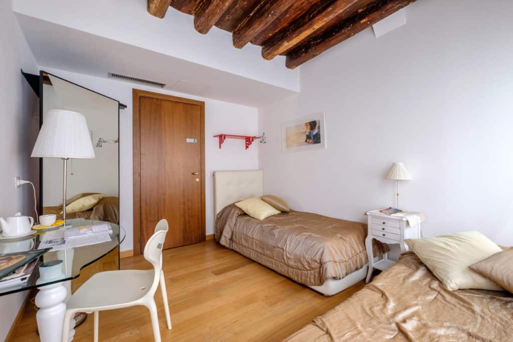 Entrance of the large double bedroom with small desk - The Lion's 3 Apartment Entrance of the large double bedroom with small desk - The Lion's 3 Apartment