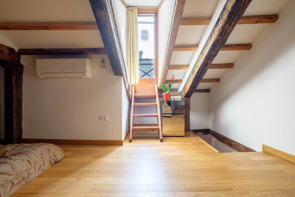 Right view of the attic with master bedroom and terrace - The Lion's 4 Apartment Right view of the attic with master bedroom and terrace - The Lion's 4 Apartment