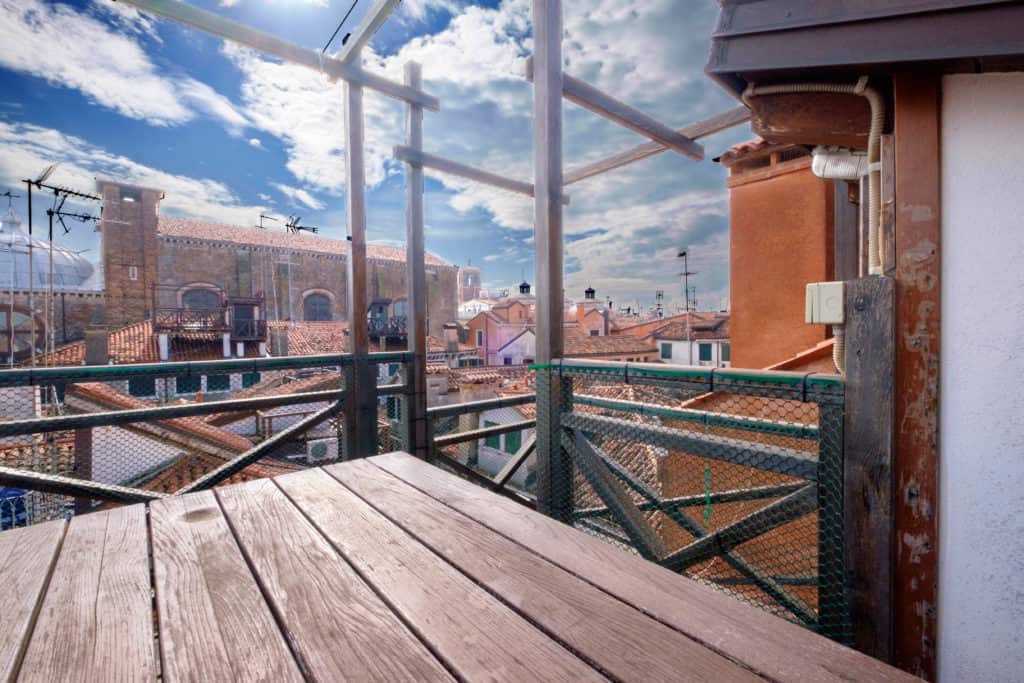 Small terrace with panoramic view of the Venetian roofs - The Lion's 4 Apartment Small terrace with panoramic view of the Venetian roofs - The Lion's 4 Apartment