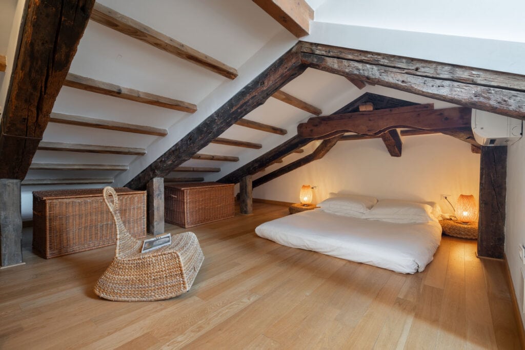 attic with double bed front view - Lions 4 Apartment attic with double bed front view - Lions 4 Apartment