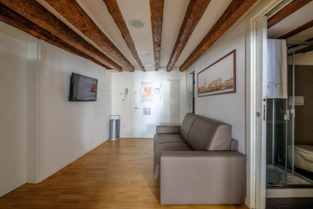Small living room with modern sofa - The Lion's 5 Apartment Small living room with modern sofa - The Lion's 5 Apartment