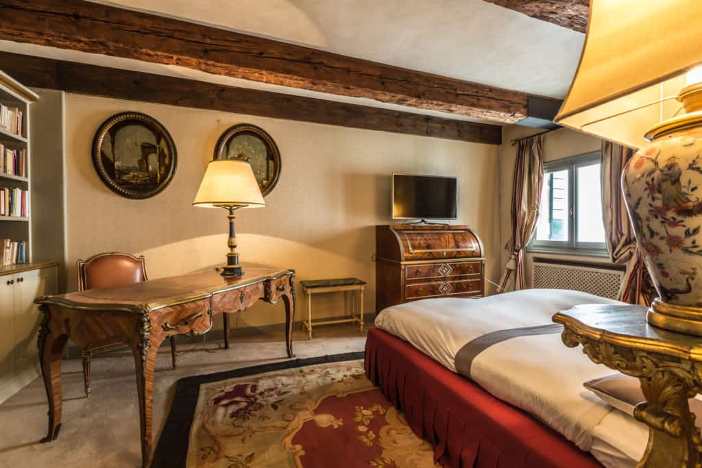 Luxurious master bedroom with antique Venetian furnishing - The Venetian Penthouse Apartment Luxurious master bedroom with antique Venetian furnishing - The Venetian Penthouse Apartment