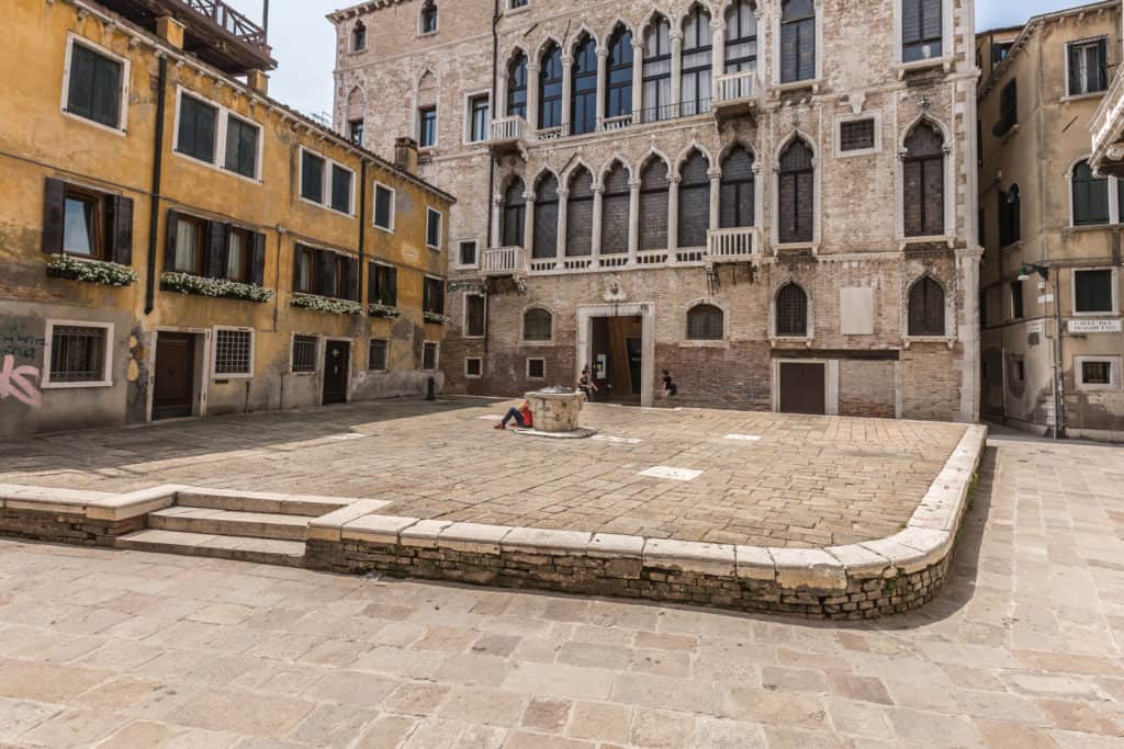 Street view with large court - The Venetian Penthouse Apartment Street view with large court - The Venetian Penthouse Apartment