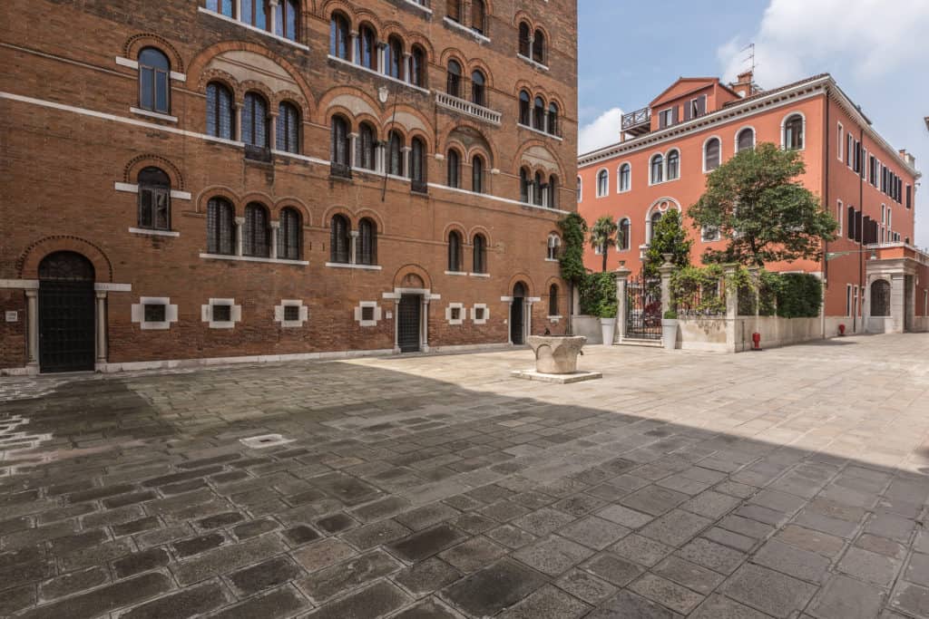 Street view with large court - The Venetian Penthouse Apartment Street view with large court - The Venetian Penthouse Apartment