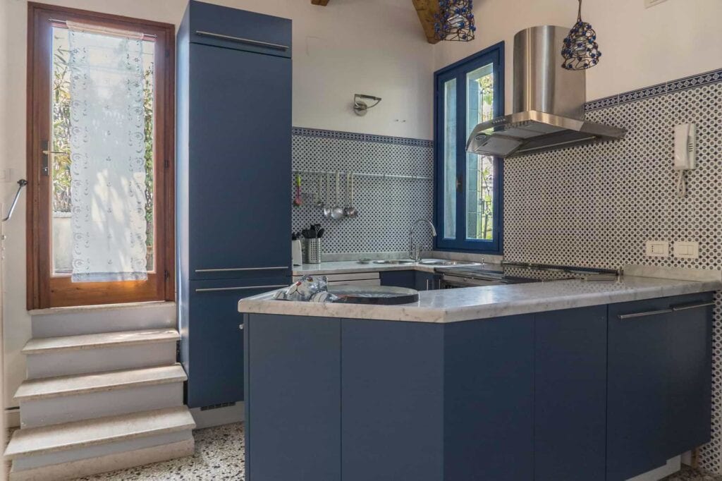 Small open air kitchen with modern furnishing - Three Terraces Apartment Small open air kitchen with modern furnishing - Three Terraces Apartment