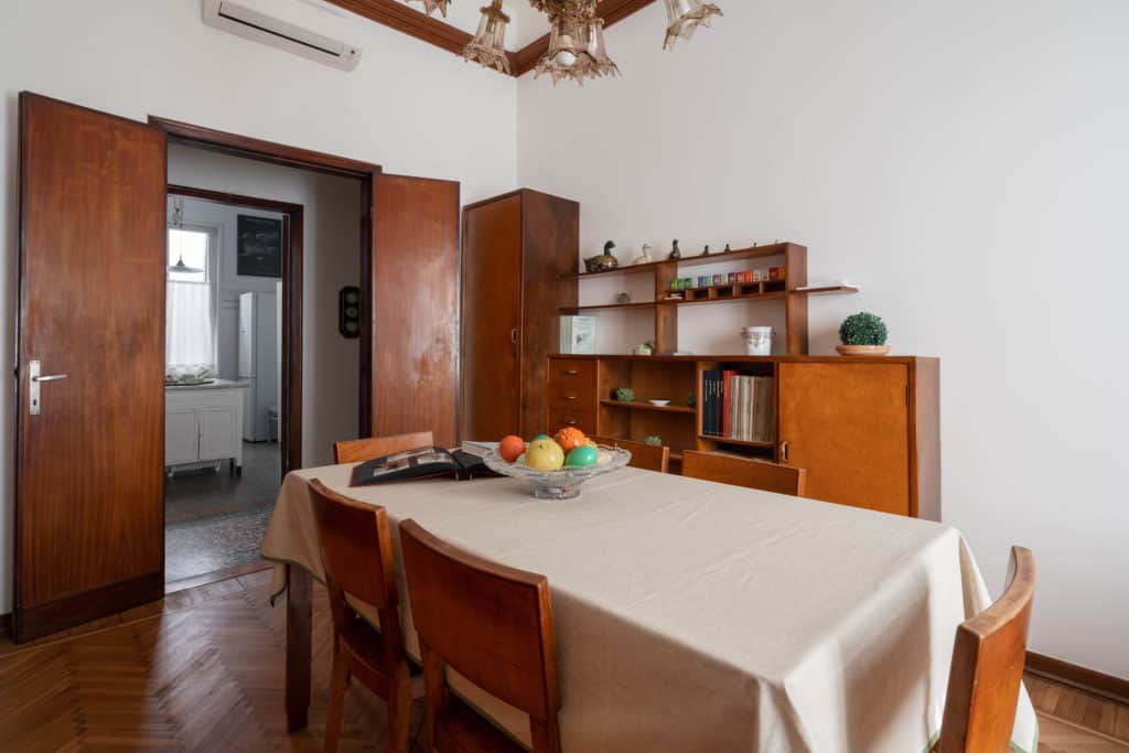 Left view of large dining room with antique furnishing - Accadem Left view of large dining room with antique furnishing - Accademia 2 Apartment