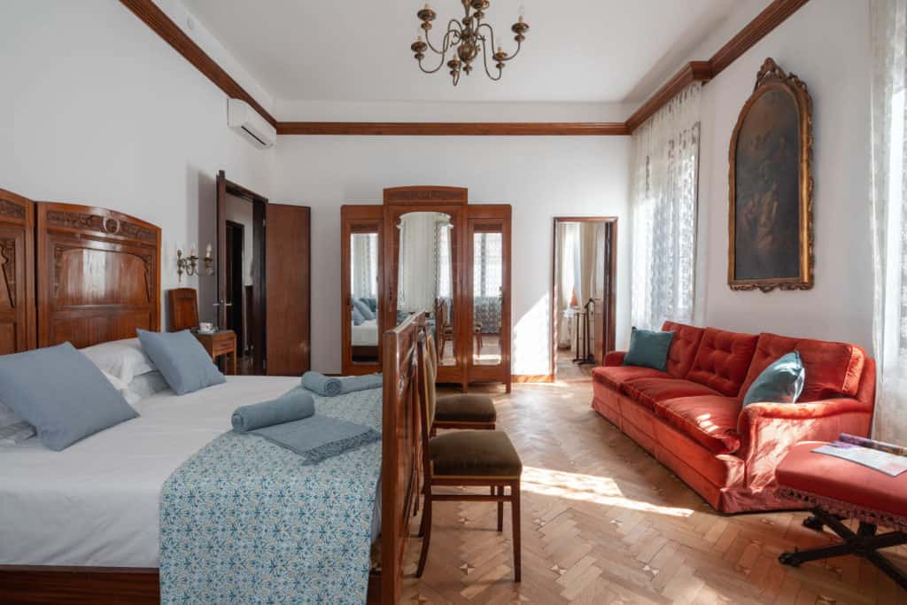 Right view of the large master bedroom with sofa and vintage fur Right view of the large master bedroom with sofa and vintage furnishing - Accademia 2 Apartment