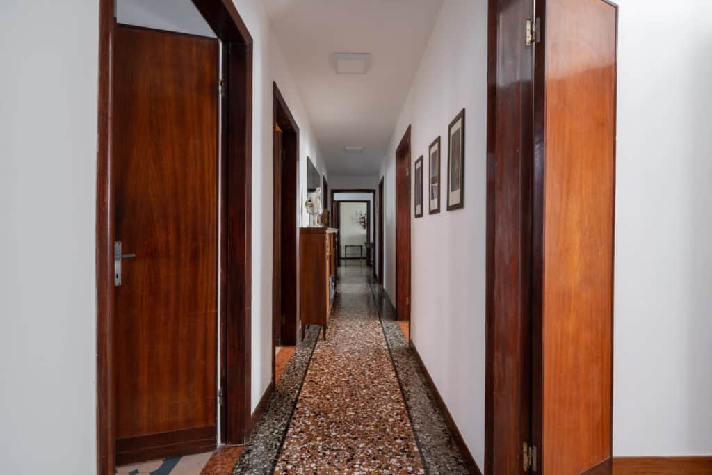 Long hallway with Venetian floor - Accademia 2 Apartment Long hallway with Venetian floor - Accademia 2 Apartment