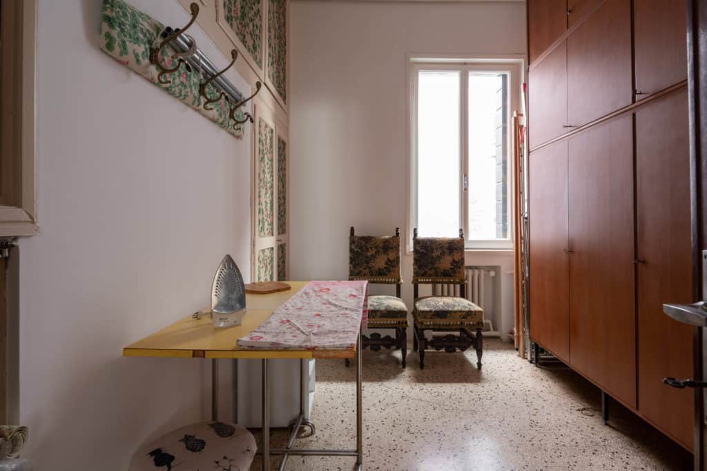 Laudry room with ironing board and large wardrobe - Accademia 2 Laudry room with ironing board and large wardrobe - Accademia 2 Apartment
