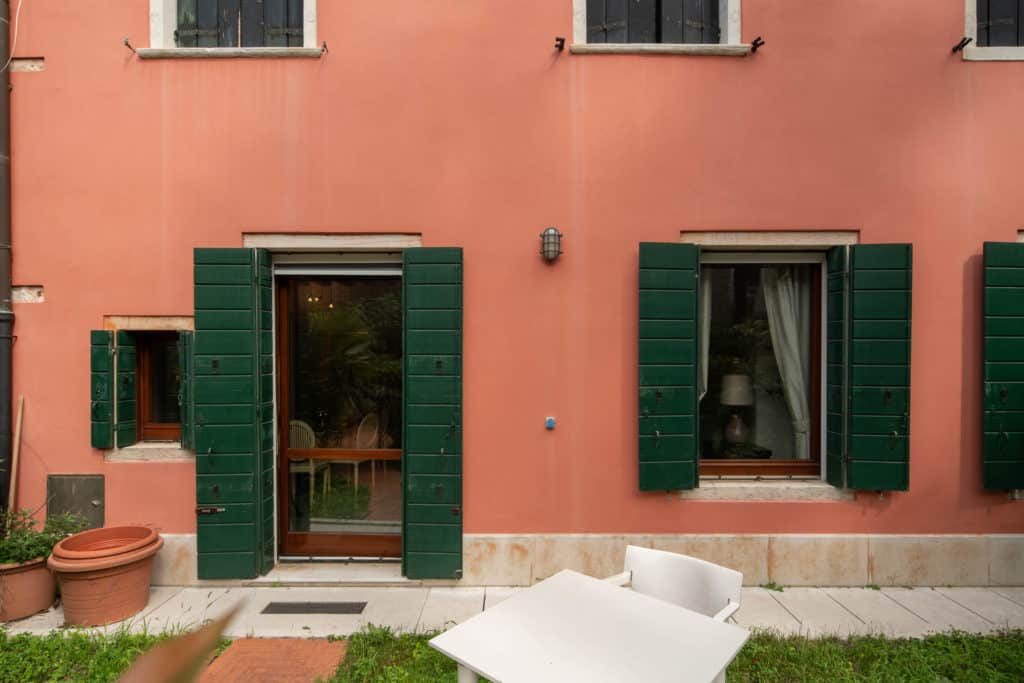 Exit door of the small garden - Garden Apartment