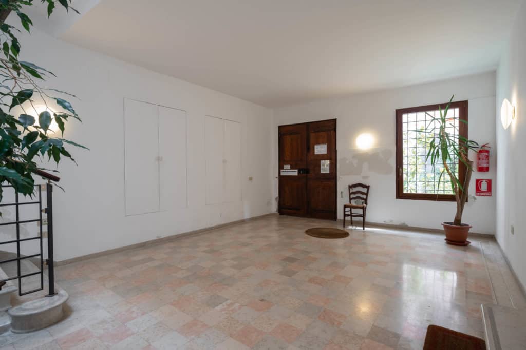 Large entrance room - Garden Apartment