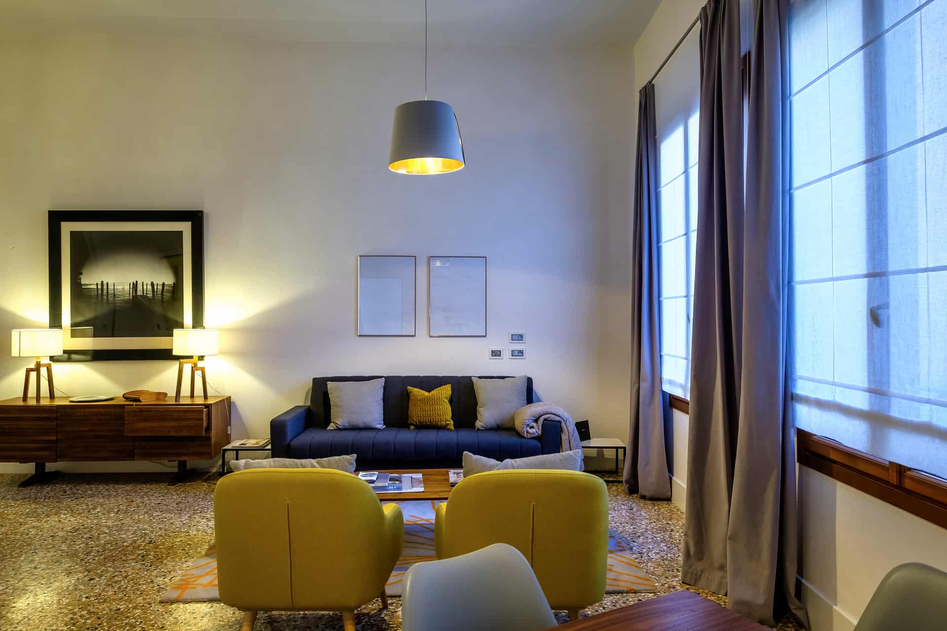 Large living room with modern furnishing - Palazzo Molin Guaranà Apartment