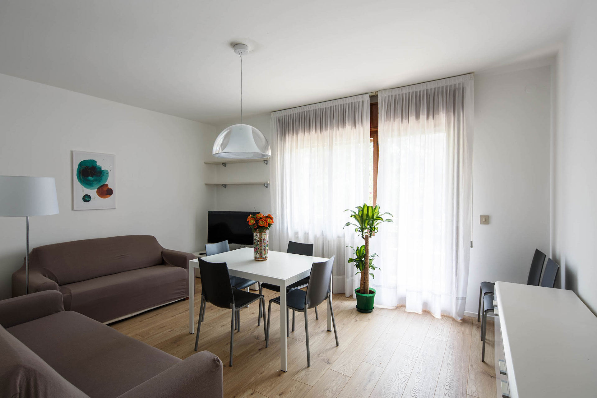 Lightful living room with balcony - Calmo DX 1 Levi Apartment